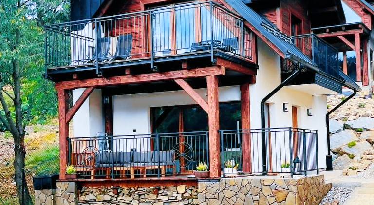 Chalet with BBQ, patio & yard in Szczawnica