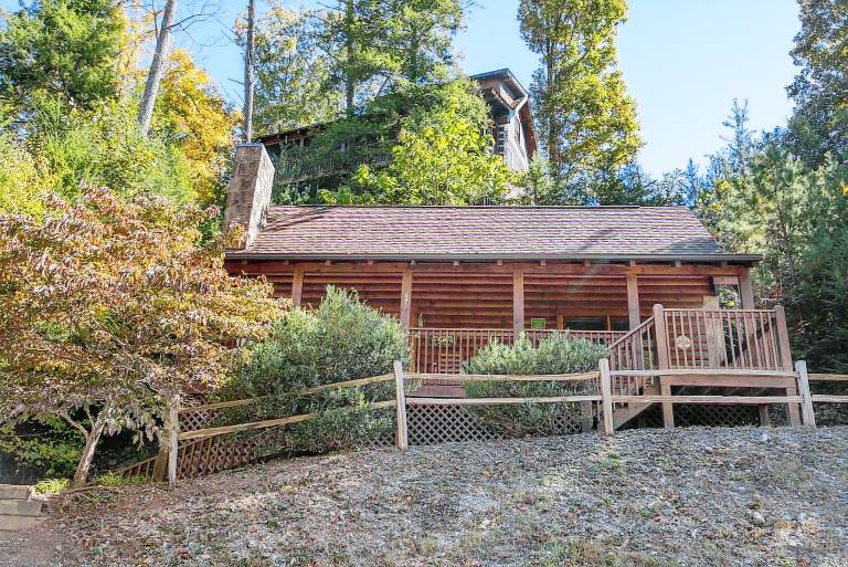 Cabin with pool, barbecue & hot tub | Mountain view in Pigeon Forge, TN