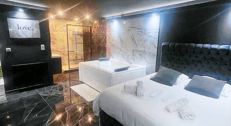 La Suite Prestige Jacuzzi, Sauna, Netflix, Disney — photo 2