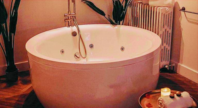 Maison Marie-Astrid, Guest house, Suite avec Balneo privee — photo 4