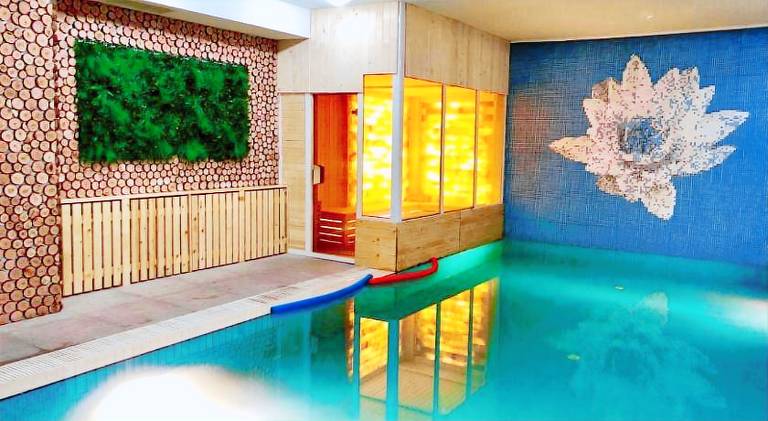Spacious serviced apartment with patio, jacuzzi & sauna | Ski nearby | Pets are welcome — photo 2