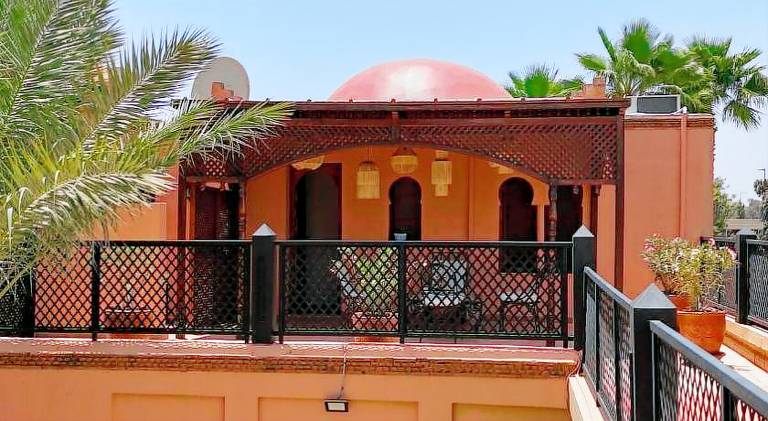 Villa with pool — photo 5