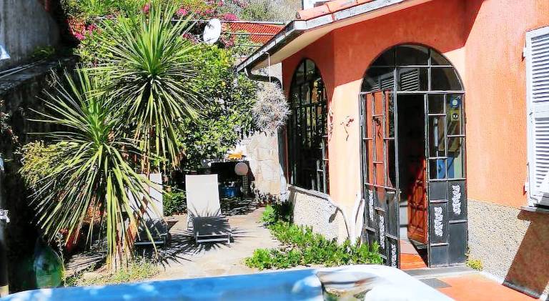 House with hot tub, garden & barbeque in Levanto