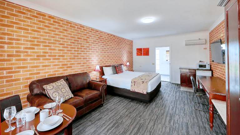 Motel  Cowra