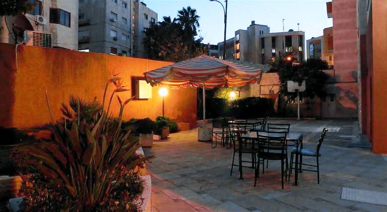 Beautiful serviced apartment with garden & patio | Pets allowed — photo 5