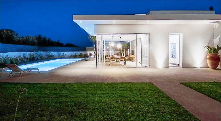 Villa with garden, jacuzzi & private pool — photo 3