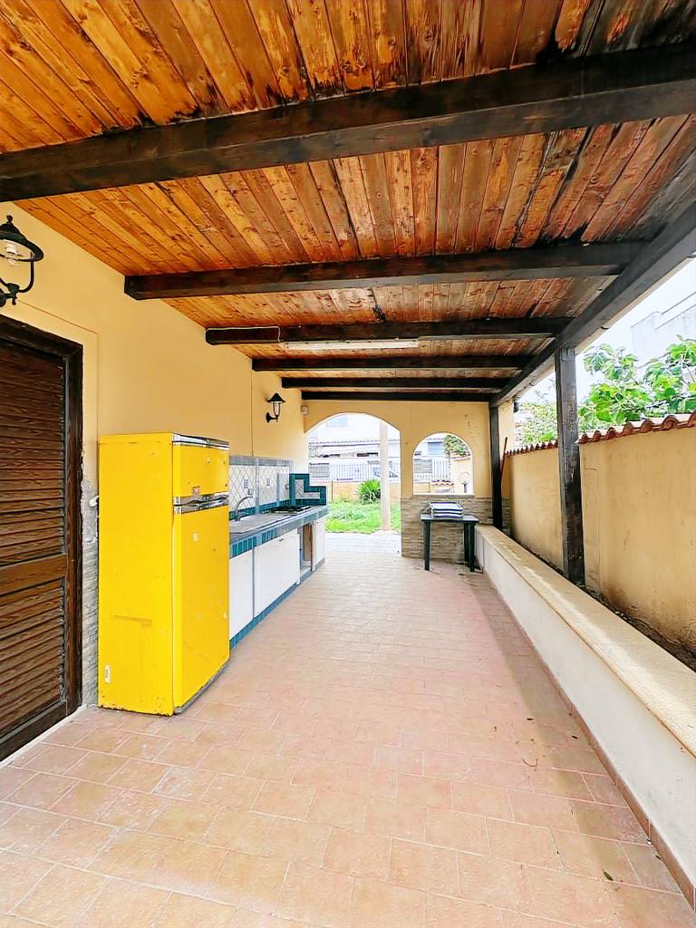 Villa with garden | Garden view — photo 3