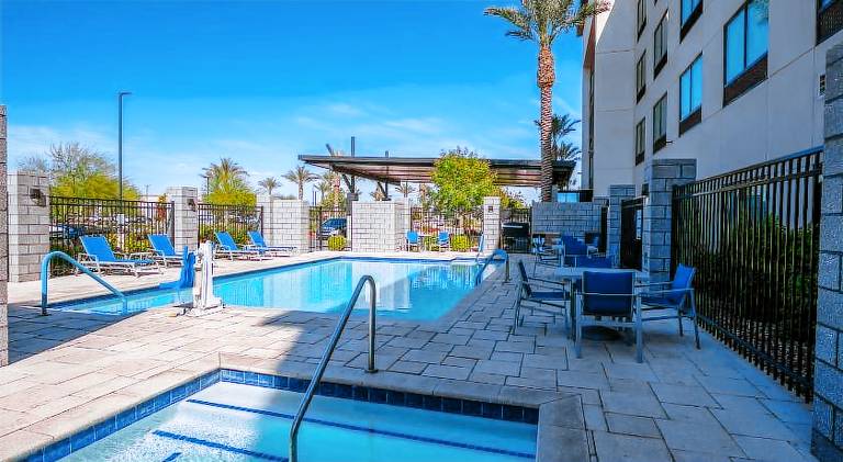 Holiday Inn Express and Suites Gilbert Mesa Gateway Airport By IHG — photo 4