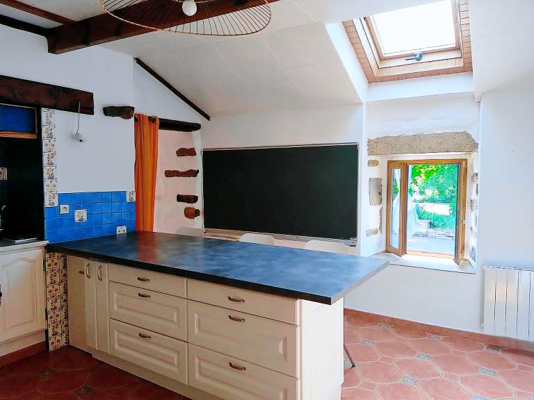 Vacation home with fast internet, BBQ & garden | Garden view — photo 2