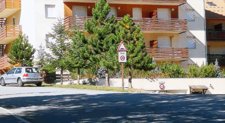Holiday apartment with pool in Saint-Etienne-de-Tinee