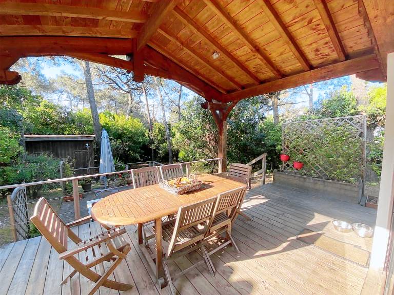 Villa with yard, terrace & grill | Garden view — photo 3