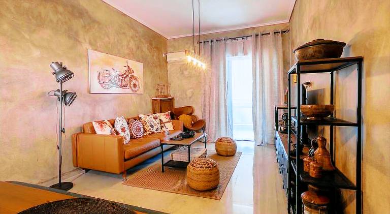 Holiday apartment with patio, garden & jacuzzi | Suitable for remote work in Glyfada