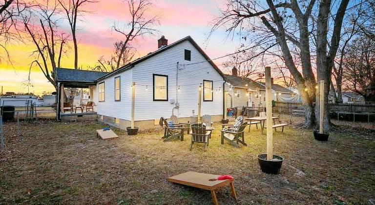 Beautiful house | Pets allowed in Indiana