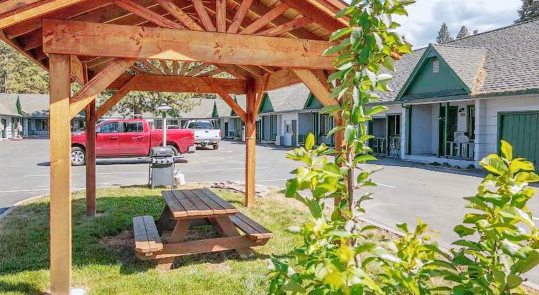 Green Gables Motel & Suites — photo 4