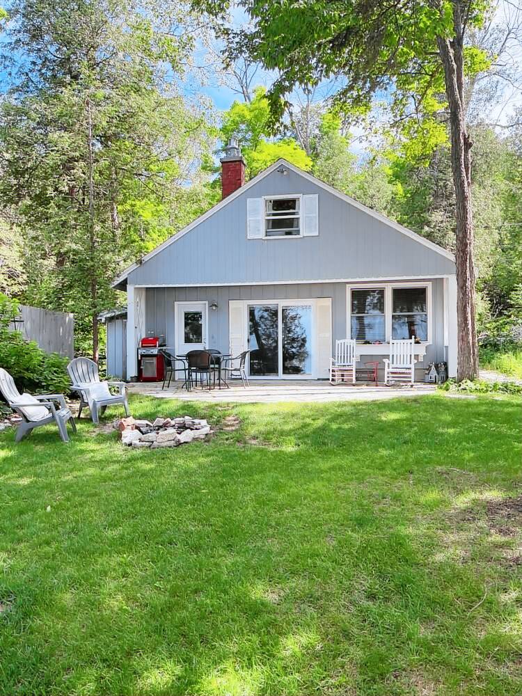 House  Gills Rock