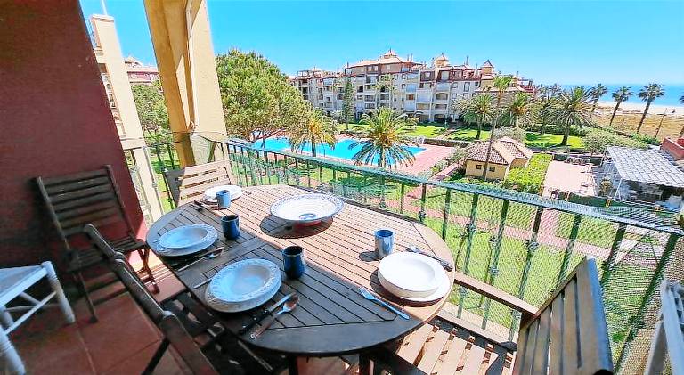 Ample apartment with patio, garden & pool | Close to the beach | Pets are welcome — photo 3