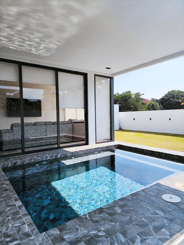 Vacation home with pool, hot tub & terrace | Perfect for remote work — photo 4