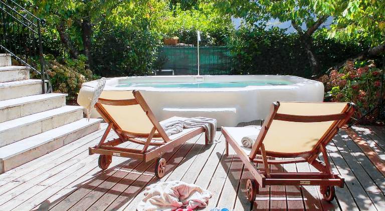 Fully equipped lovely villa with barbeque, jacuzzi & pool | Suitable for remote work | Pets allowed — photo 4