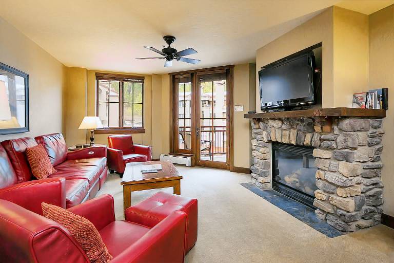 Family-oriented condo with fast internet, jacuzzi & heated pool | Mountain view | Close to the ski | Dogs allowed in Durango, CO