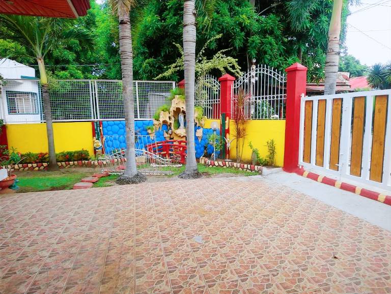 Vacation home with BBQ & garden — photo 5