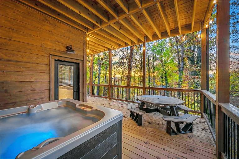 Family-friendly charming cabin with pool, hot tub & barbeque | Mountain view | Pet-friendly — photo 3