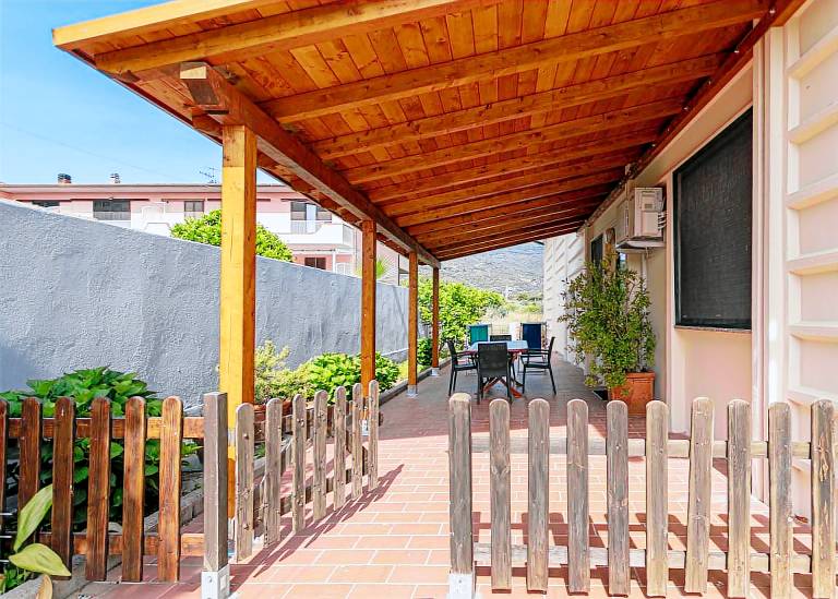 Rental apartment with yard & grill in Campo nell'Elba