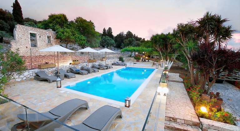 Villa with pool | Pets allowed — photo 4