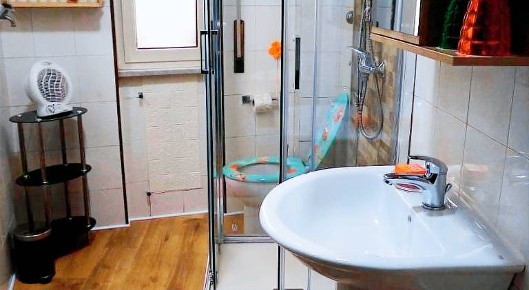 Nice room with private bathroom — photo 2