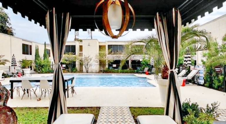 Apartment with pool — photo 3
