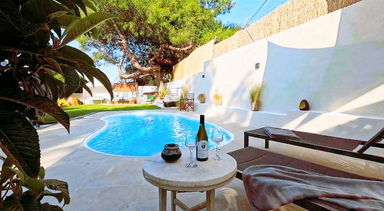 Cozy Mama Evas Homestay with Pool and Garden for Groups of 4 in Loutraki-Agioi Theodoroi