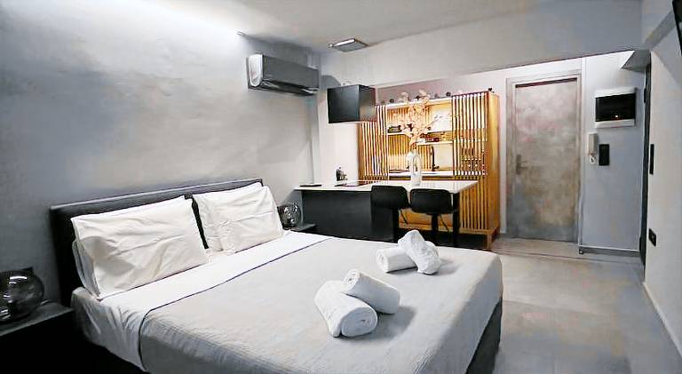 Apartment with hot tub in Kalamata