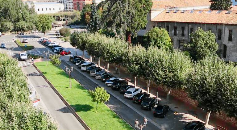 Spacious rental apartment with patio | Suitable for remote work | Pets allowed in Burgos