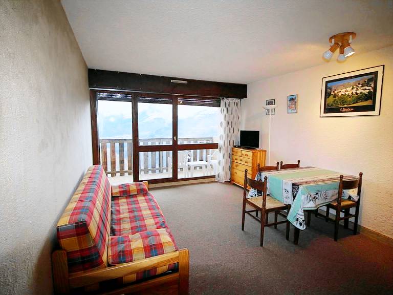 Spacious studio cabin 250m from slopes, sleeps 4, free parking - Auris en Oisans in Huez