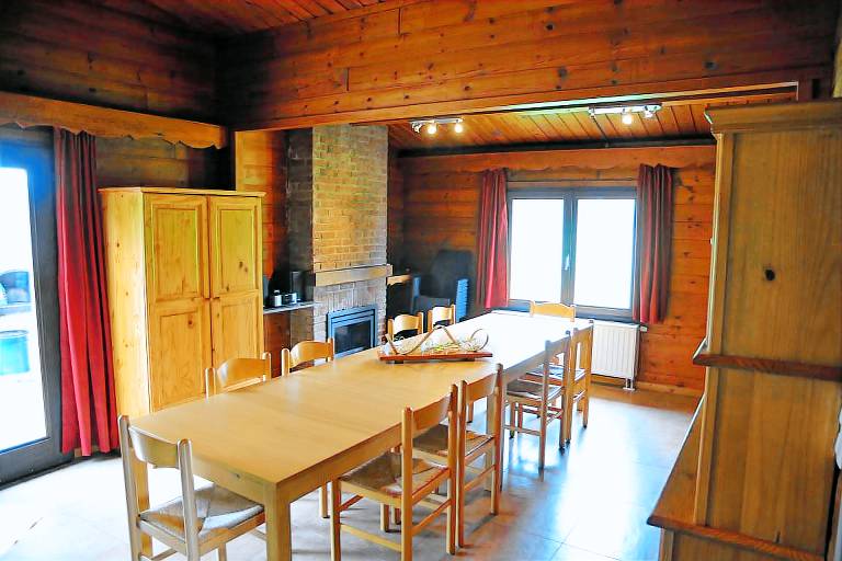 House with hot tub, patio & BBQ | Pet-friendly — photo 3