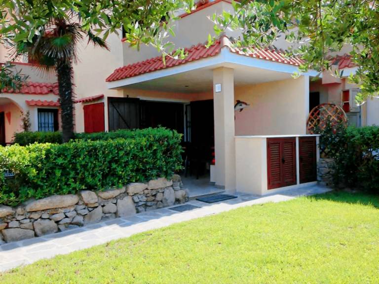 108_ Beautiful apartment on the beach, with swimming pool and parking. — photo 2