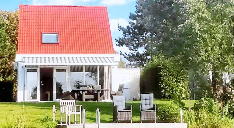 Spacious house with pool | Pet-friendly in Groningen