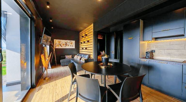 Villa with barbecue, terrace & hot tub — photo 3