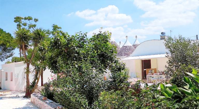 Villa with pool — photo 5