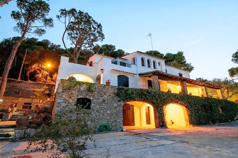 Fully equipped spacious villa with yard, pool & BBQ | Close to the beach | Suitable for remote work | Dogs allowed — photo 5