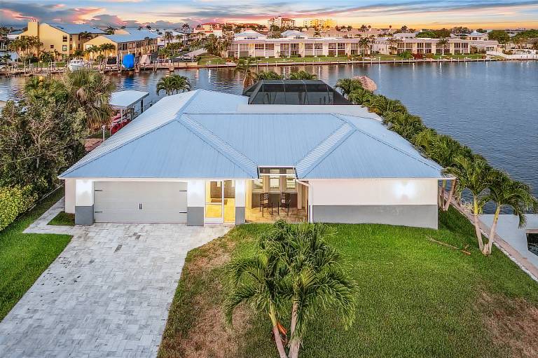 Family-friendly vacation home with barbeque & private pool | Pets allowed — photo 3