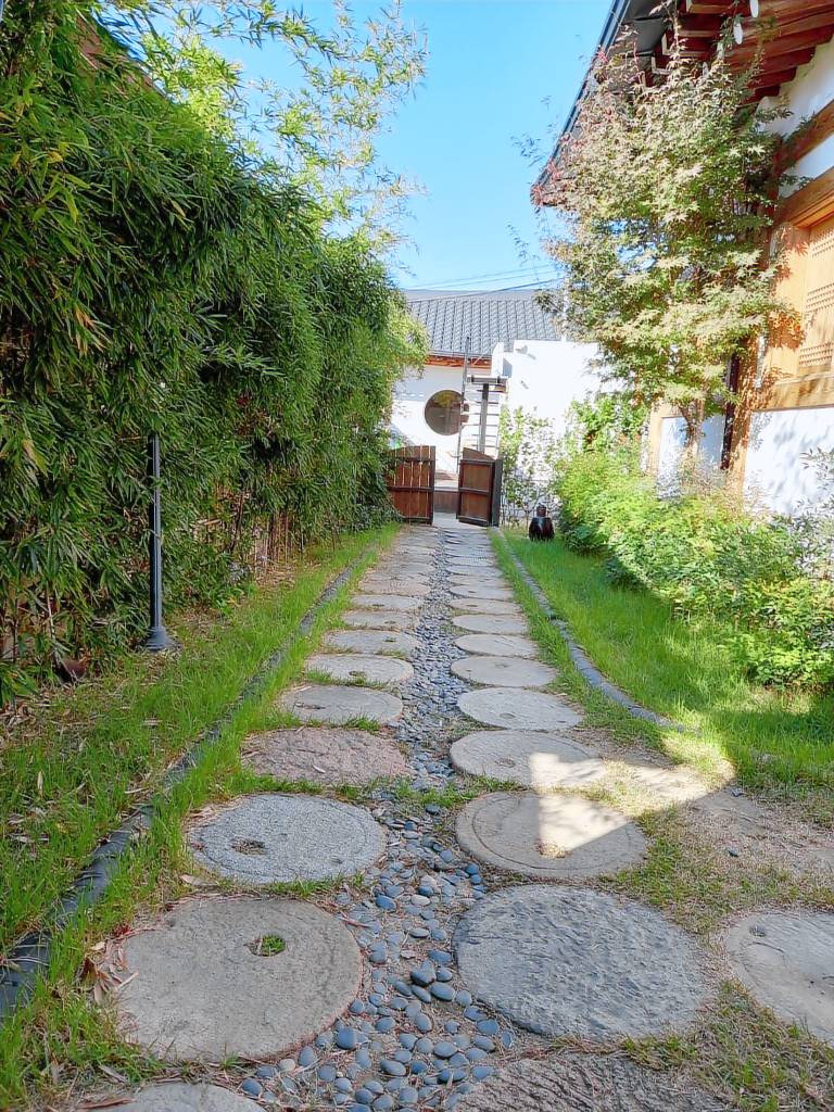Vacation home with yard in Gyeongju