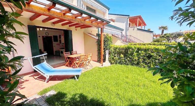 Rental apartment with pool & patio — photo 4