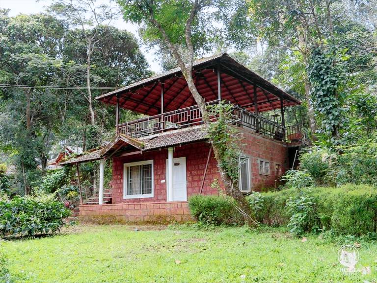 Vacation home with 5 rooms for 28 persons in Chikkamagaluru