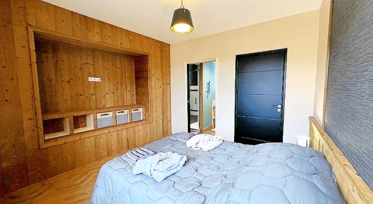 Apartment with hot tub — photo 2