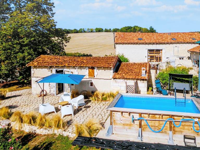 Family-friendly pleasant house with garden, pool & patio | Garden view | Dogs allowed in Périgueux