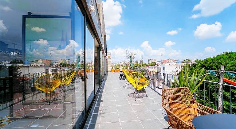 Rental apartment with patio — photo 4