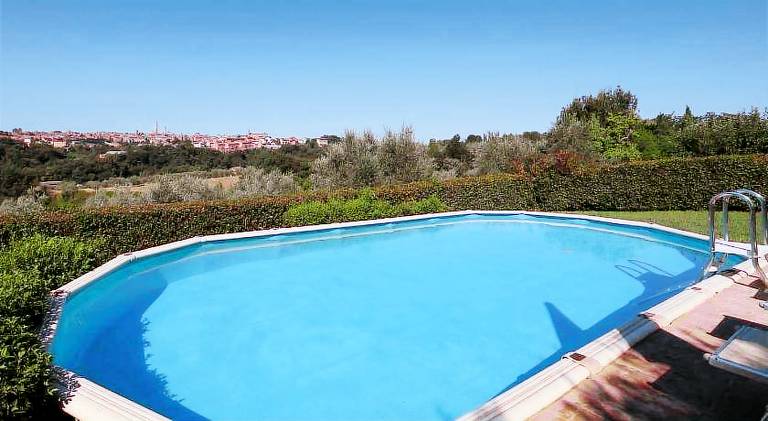 Villa with pool — photo 4