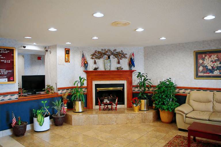 Americas Best Value Inn & Suites St. Louis, St. Charles Inn — photo 4