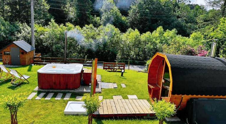 Apartment with yard, barbeque & hot tub | Pets are welcome — photo 4