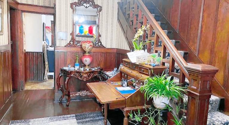 Colonial Charm Inn Bed & Breakfast — photo 4